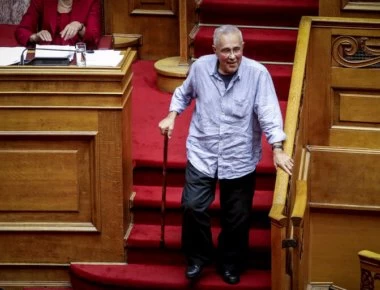 Ευτράπελα στη Βουλή: Το λογοπαίγνιο Ζουράρι για... το ισχίον που δεν ισχύει (βίντεο)